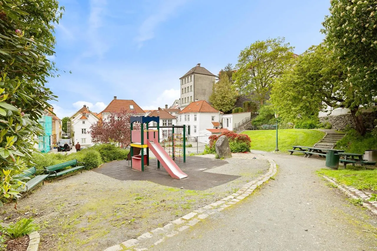 Behind Bryggen - Renovated - Budget Friendly Bergen Apartment