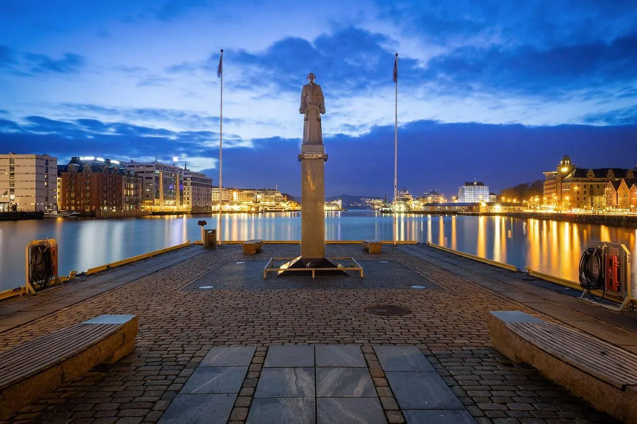Behind Bryggen - Renovated - Budget Friendly Bergen 0*,  Norway