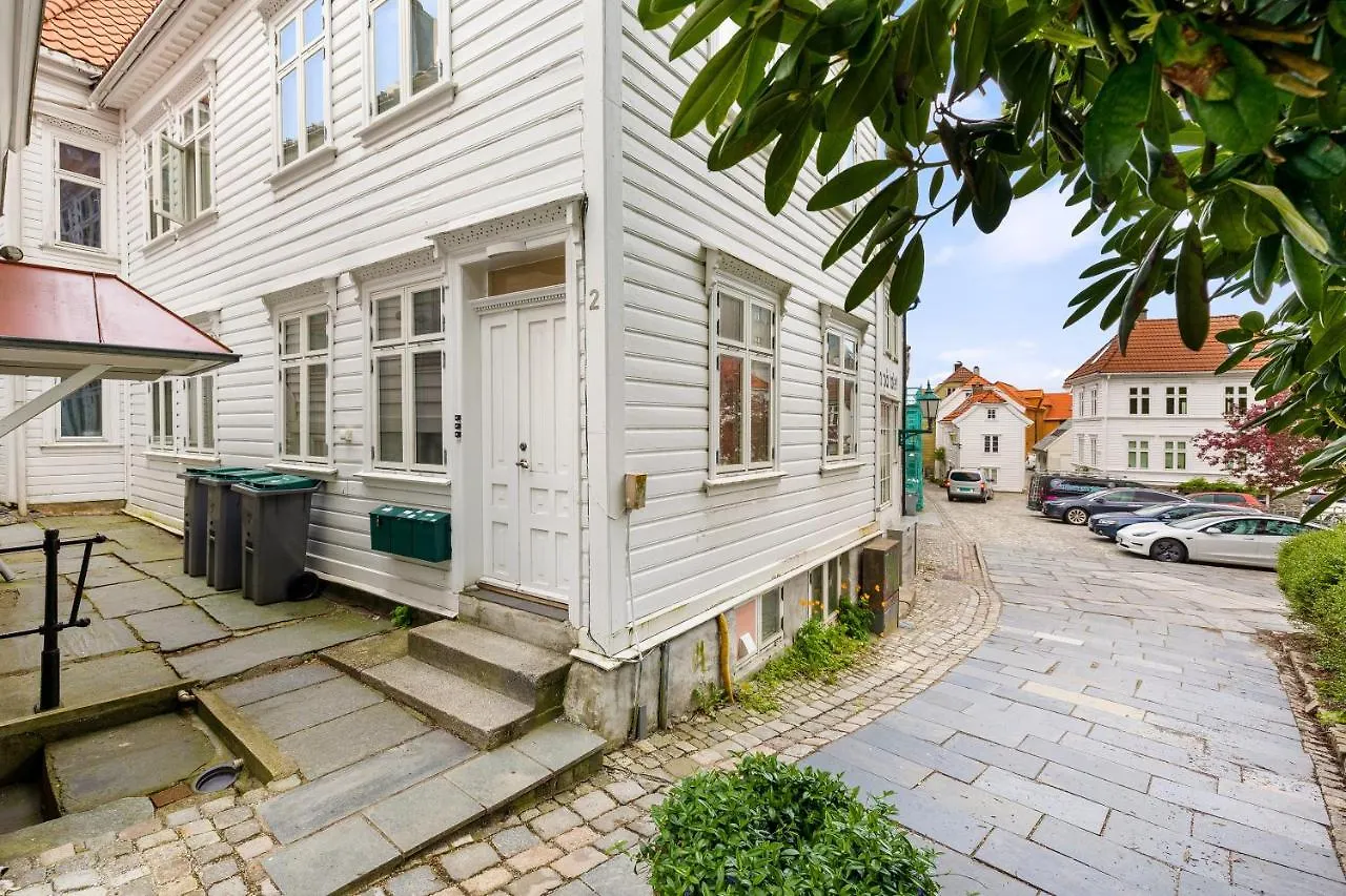 Behind Bryggen - Renovated - Budget Friendly Bergen Apartament